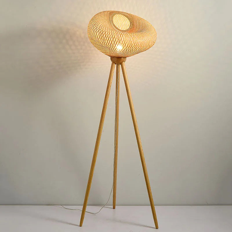 Retro Japanese Bamboo Floor Lamp for Elegant Interiors
