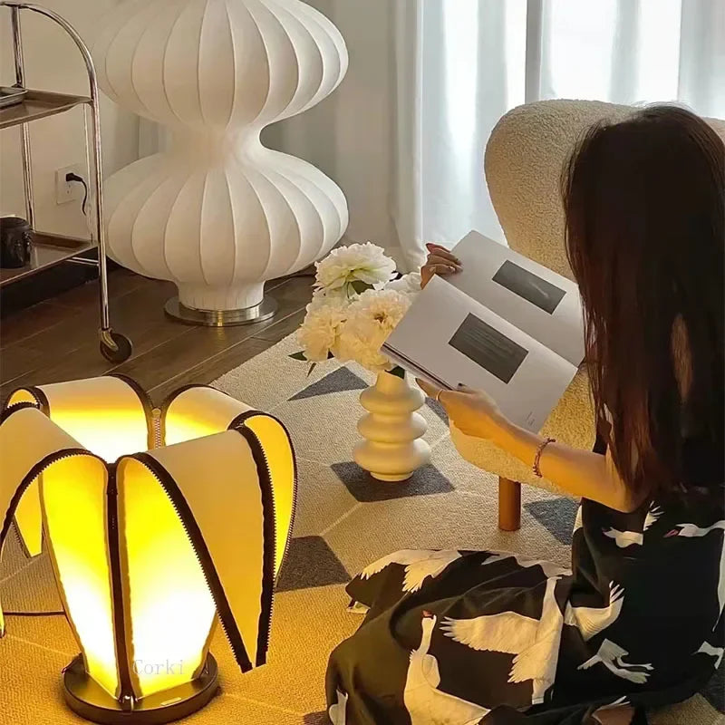 Bauhaus Style Tulip Desk Lamp - Elegant Ambiance