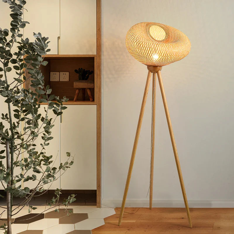 Retro Japanese Bamboo Floor Lamp for Elegant Interiors