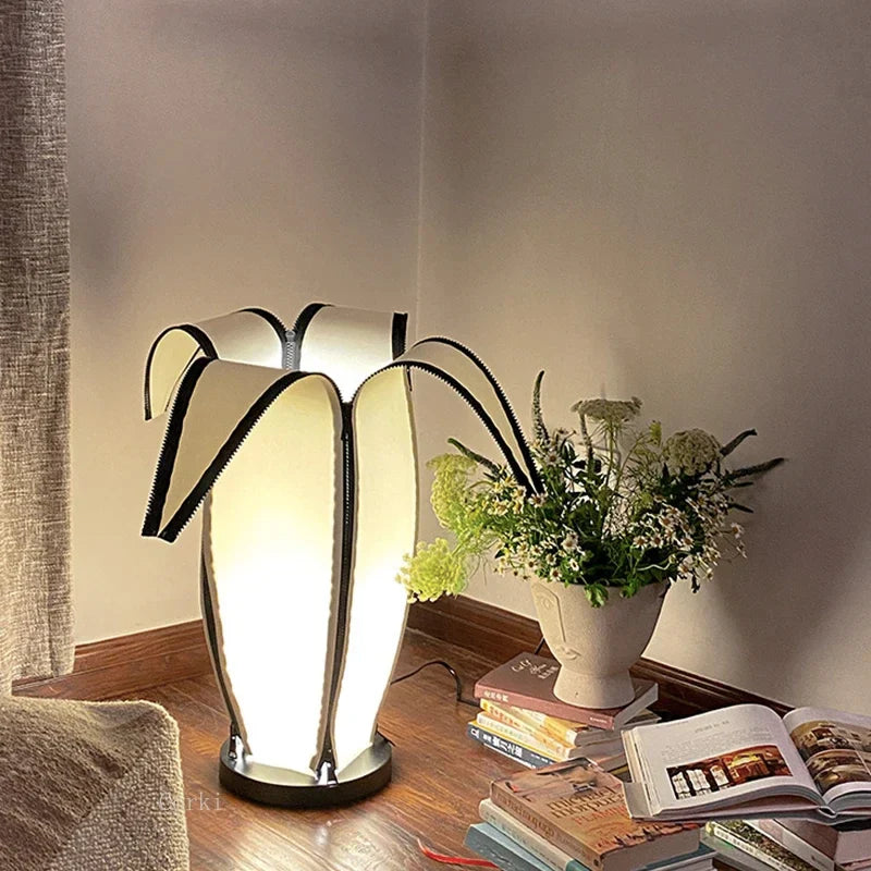 Bauhaus Style Tulip Desk Lamp - Elegant Ambiance