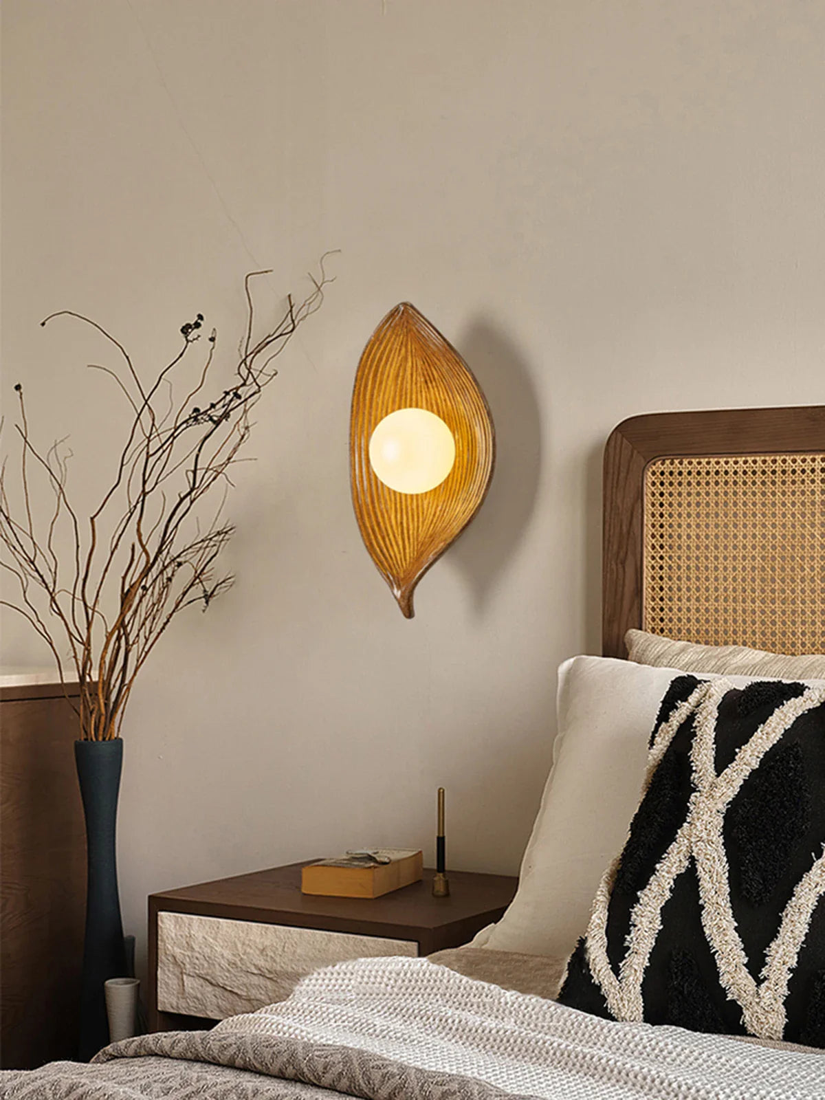 Vintage Leaf Design Resin Wall Sconce