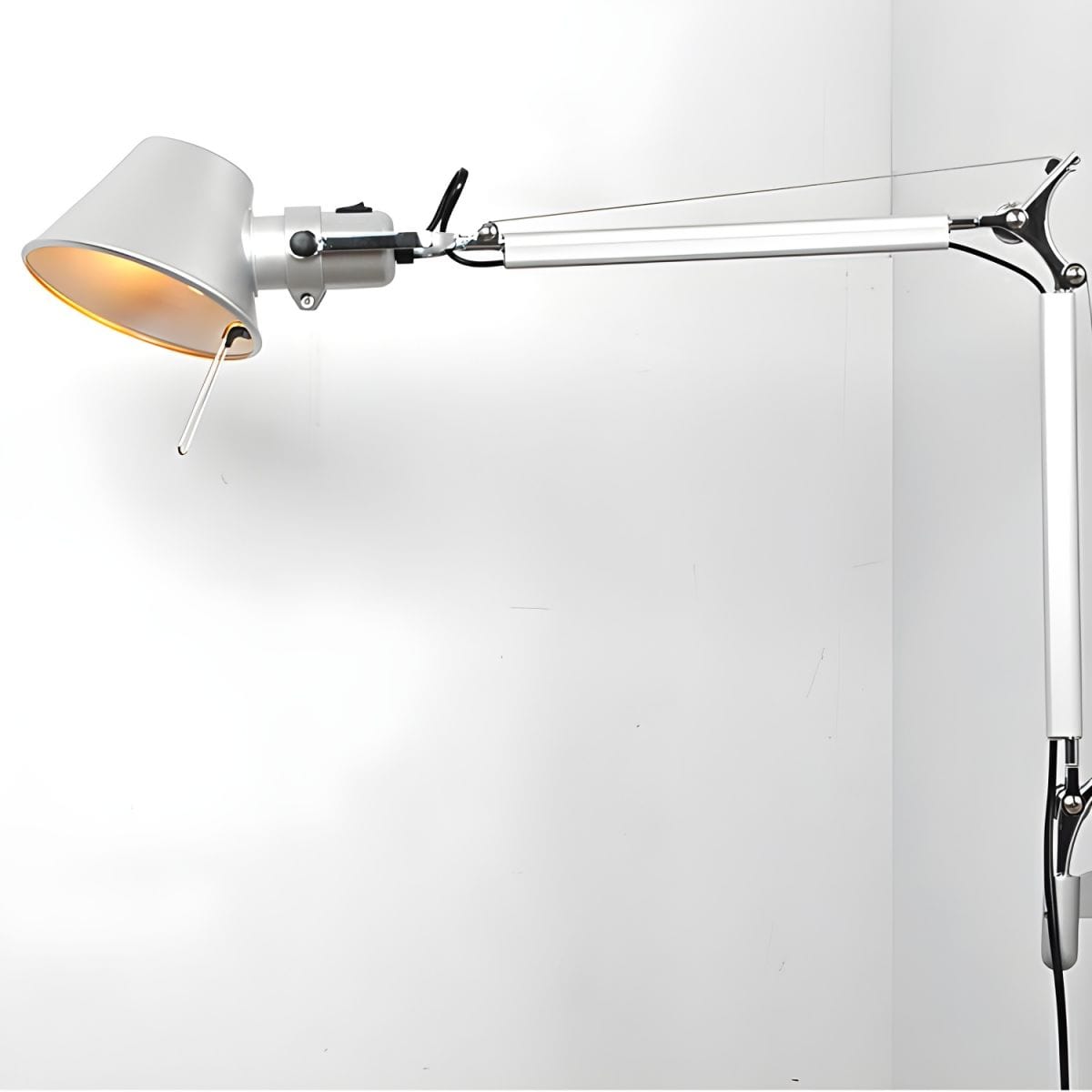 Adjustable Wall-Mounted Arm Lamp Norenza