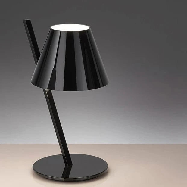 Italian Modern Desk Lamp for Contemporary Interiors Black Norenza