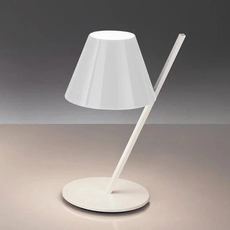 Italian Modern Desk Lamp for Contemporary Interiors White Norenza