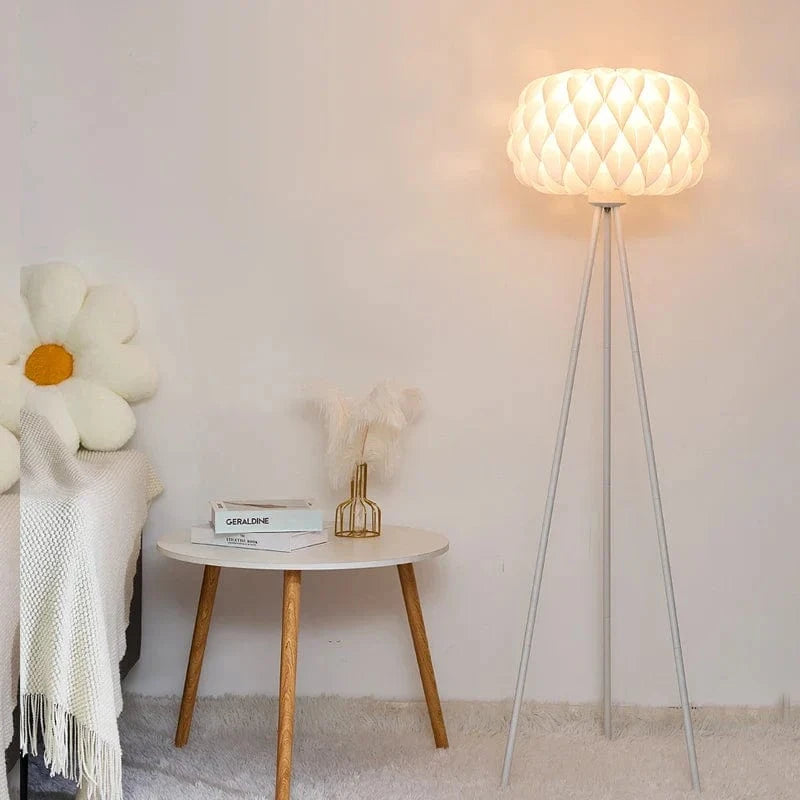 Modern and Elegant Floor Lamp for a Cozy Ambiance Norenza
