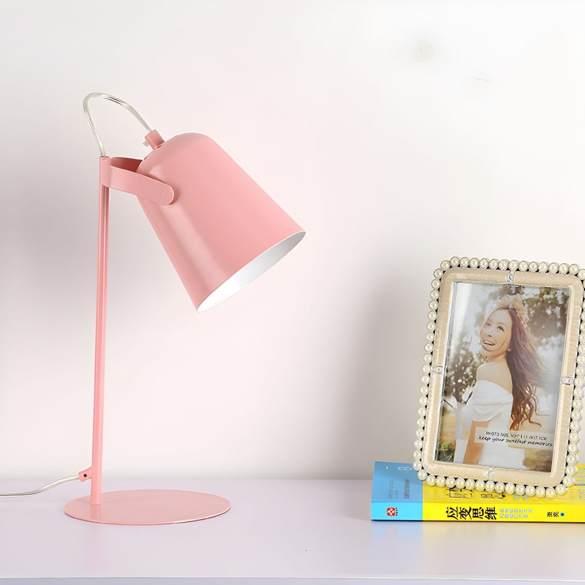 Modern Desk Lamp with Cylindrical Shade Norenza