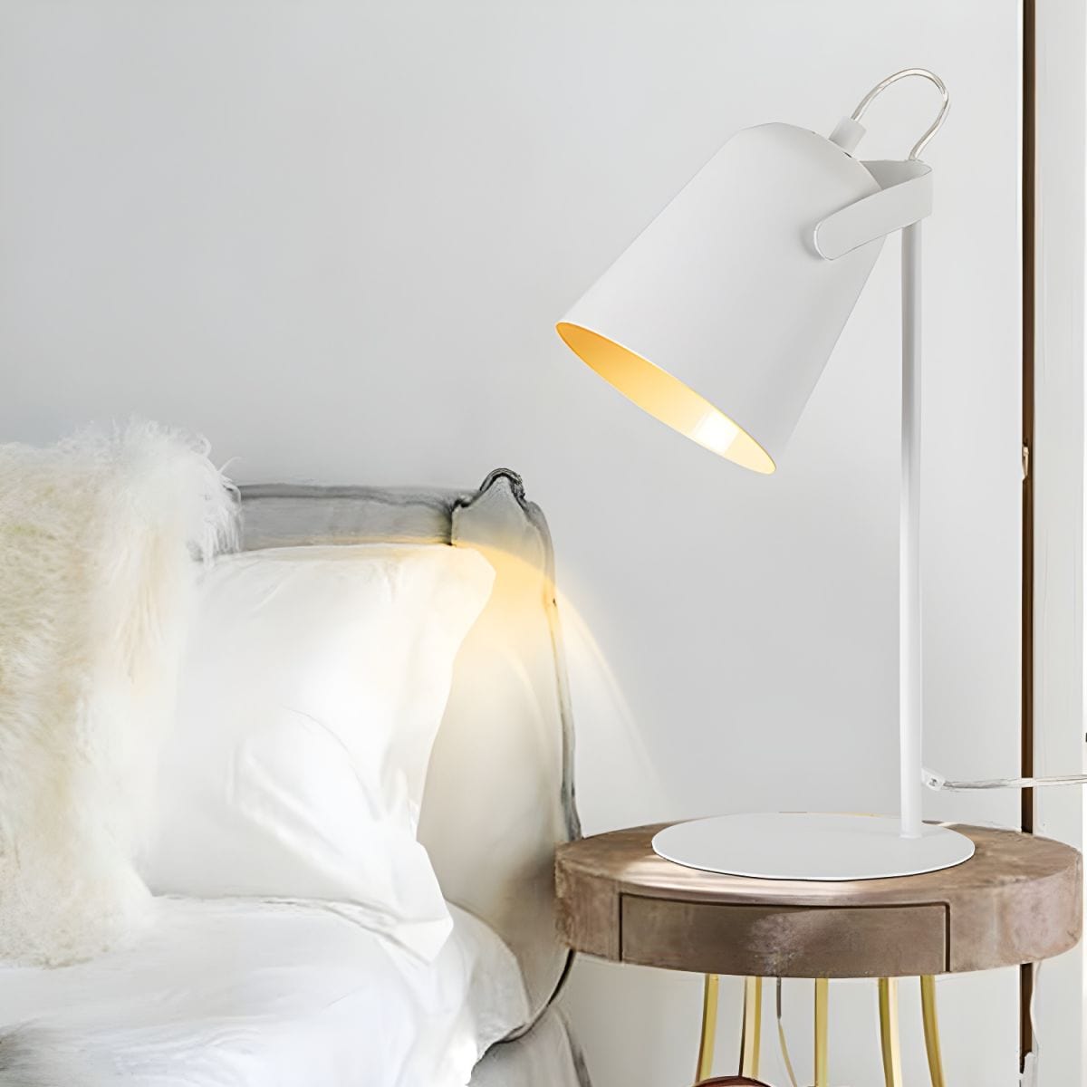 Modern Desk Lamp with Cylindrical Shade Norenza