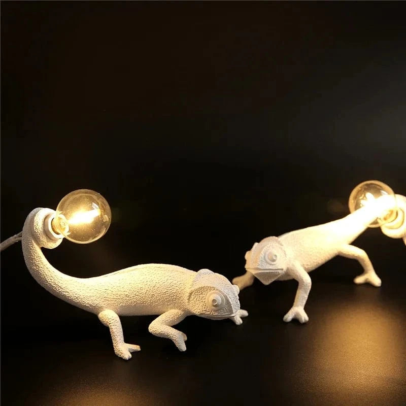 Modern Playful Chameleon Lizard Desk Lamp in Resin Norenza