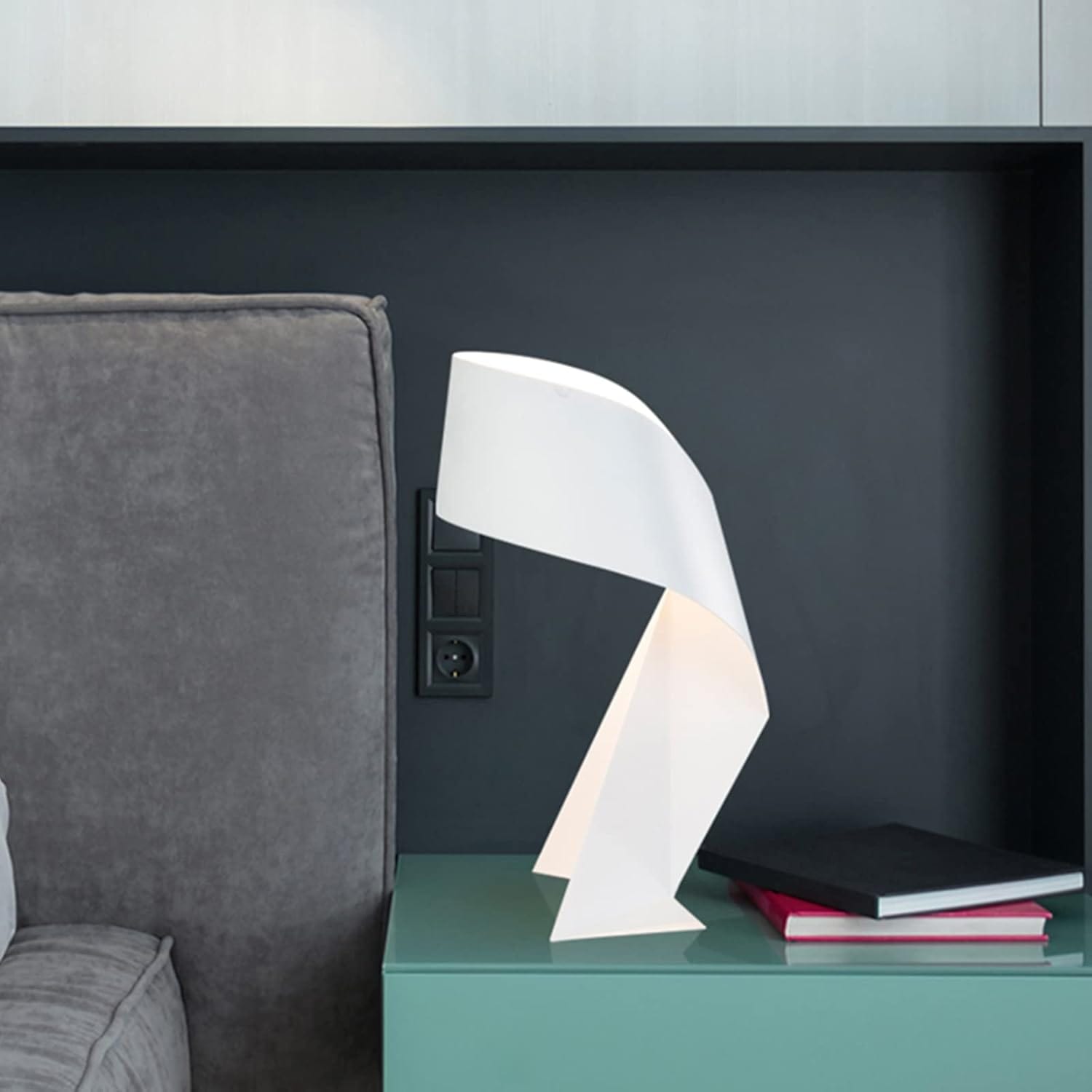 Modern Round LED Desk or Nightstand Lamp Norenza