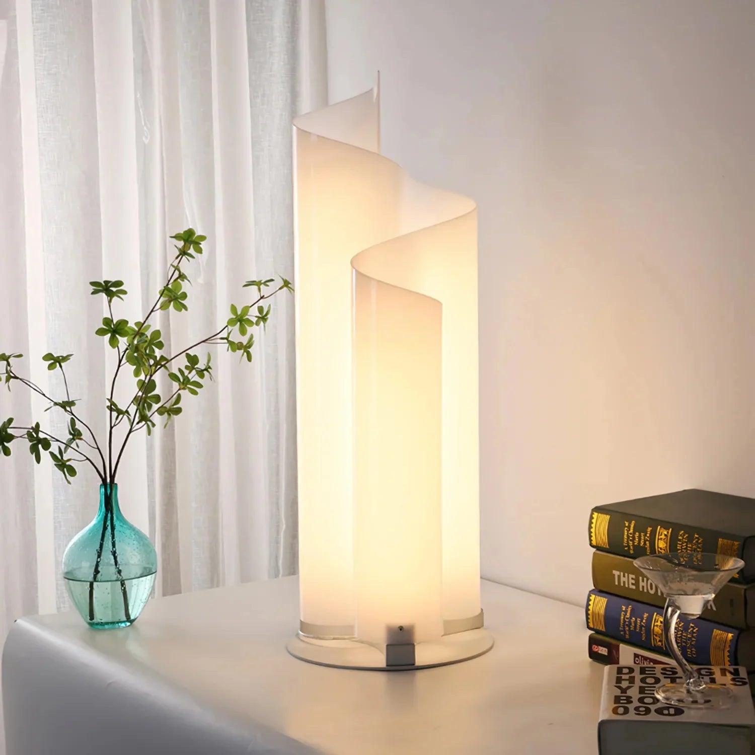 lampe de table minimaliste en acrylique transparent et aluminium décoratif