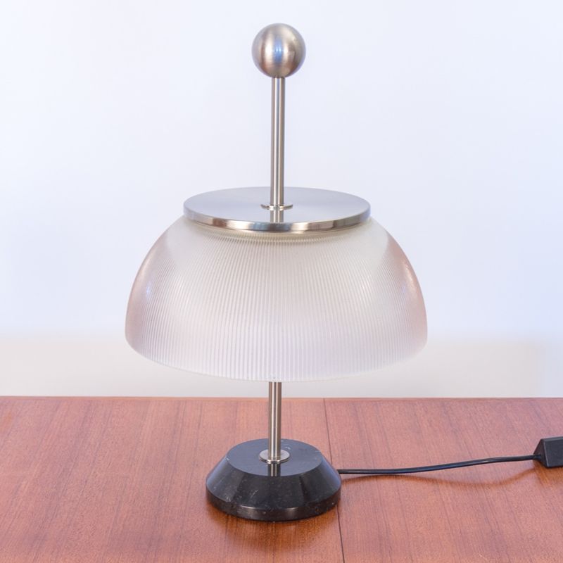 Elegant Italian Retro Desk Lamp for Modern Interiors